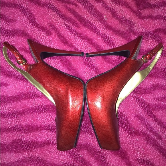C- Sexy red Carlos Santana sling backs! - Picture 7 of 8